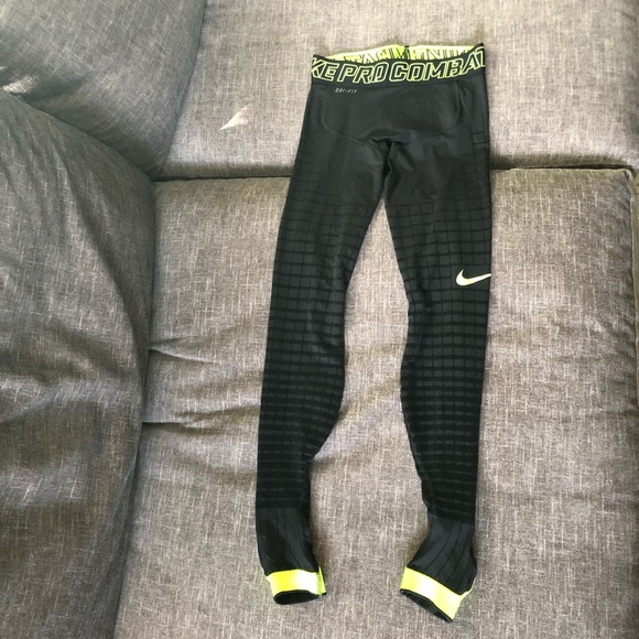 nike pro recovery hypertight